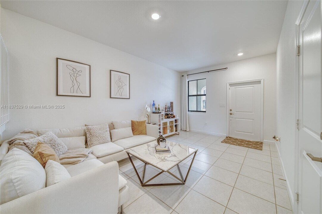 24675 SW 119th Pl in Homestead, FL - Foto de edificio