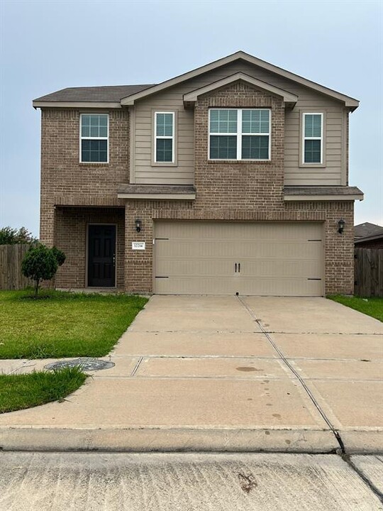 12214 Regatta Ln in Texas City, TX - Building Photo