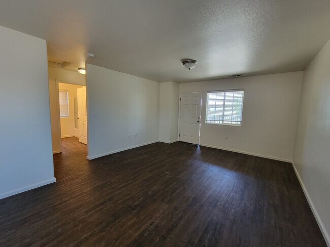 2303 W Lark Ave-Unit -2309 W.Lark in Visalia, CA - Building Photo - Building Photo