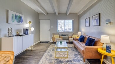 1600 S Albion in Denver, CO - Foto de edificio - Building Photo