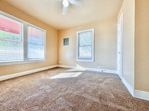 162 W Faust St in New Braunfels, TX - Building Photo - Building Photo
