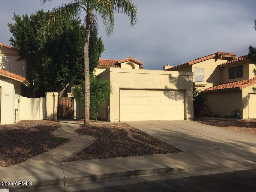 945 N Sinova in Mesa, AZ - Building Photo
