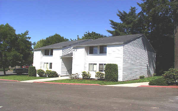 Golden Pines Apartments in Beaverton, OR - Building Photo - Building Photo