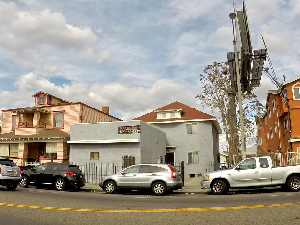 Upgraded 4-plex Near Downtown LA & USC in Los Angeles, CA - Building Photo