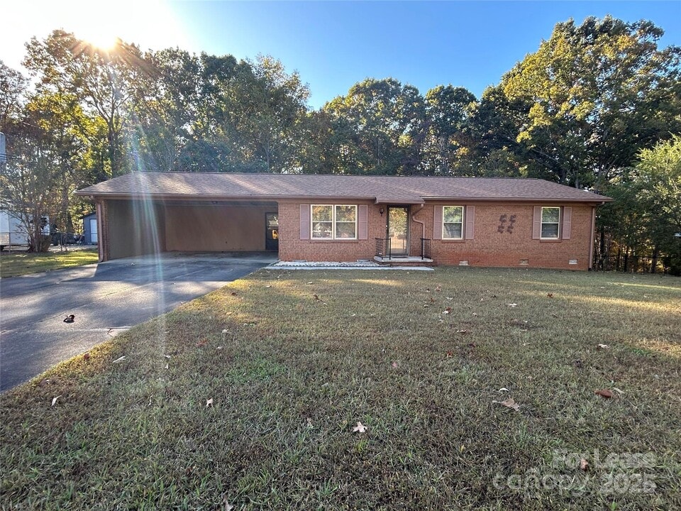 3106 Brady Hoffman Rd in Lincolnton, NC - Building Photo