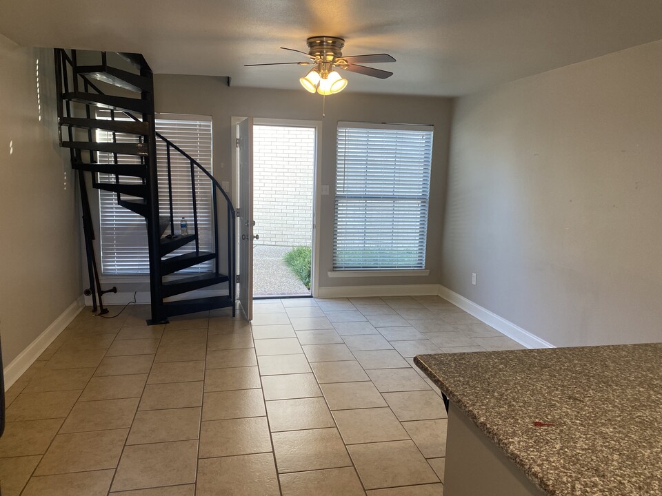 Burbank Lofts in Baton Rouge, LA - Building Photo