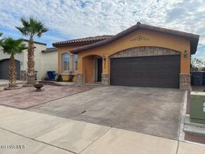 2424 Eastern Sky St in El Paso, TX - Building Photo - Building Photo