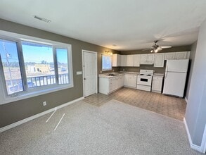 1011 Front Rd in Windsor, ON - Building Photo - Building Photo