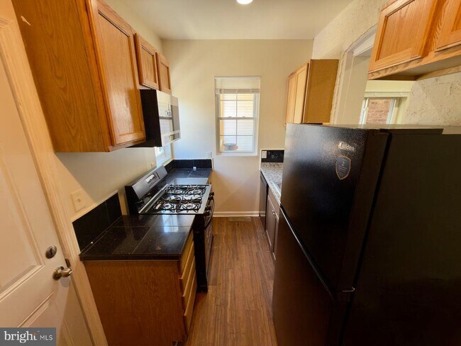 402 E 28th St in Baltimore, MD - Foto de edificio - Building Photo