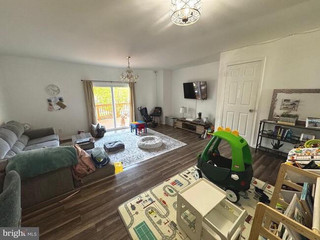 1030 Travis Ln in Gaithersburg, MD - Building Photo - Building Photo
