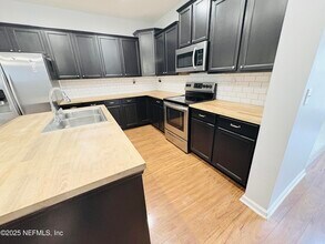 5950 Round Table Rd in Jacksonville, FL - Building Photo - Building Photo