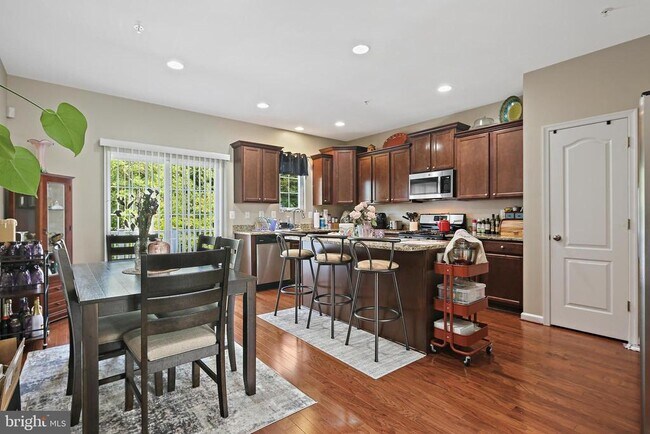 7425 Willow View Ln in Glen Burnie, MD - Building Photo - Building Photo