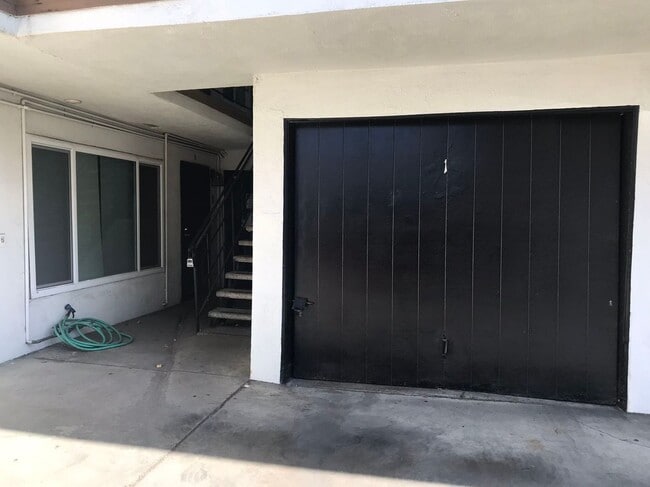 422 Almond Ave in Long Beach, CA - Building Photo - Building Photo