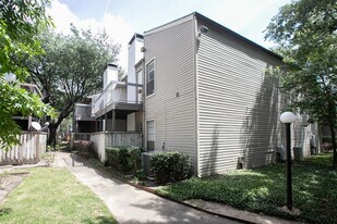 9707 Richmond Ave. in Houston, TX - Building Photo