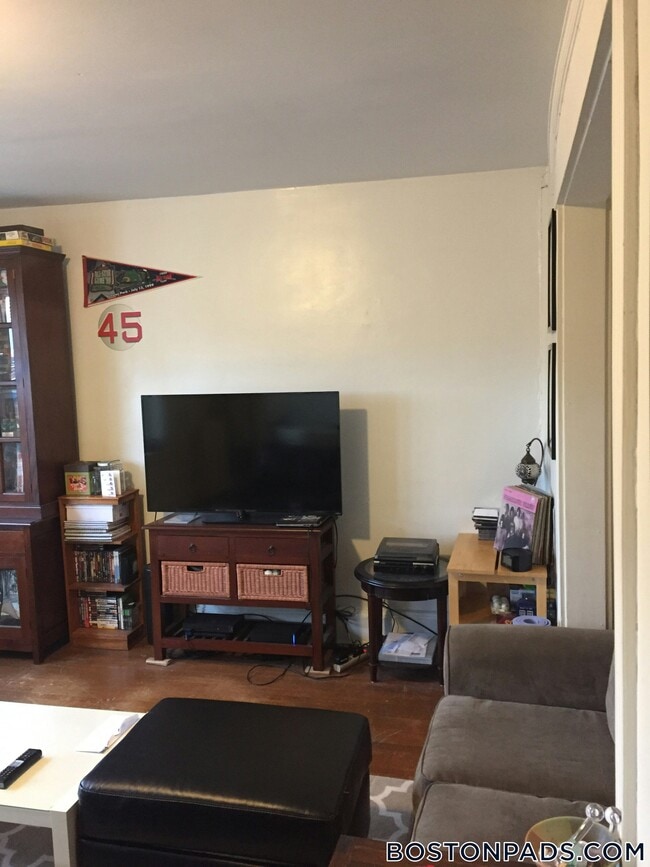 1615 Commonwealth Ave, Unit 16 in Boston, MA - Building Photo - Building Photo