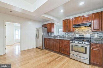 4220 Chestnut St in Philadelphia, PA - Building Photo - Building Photo