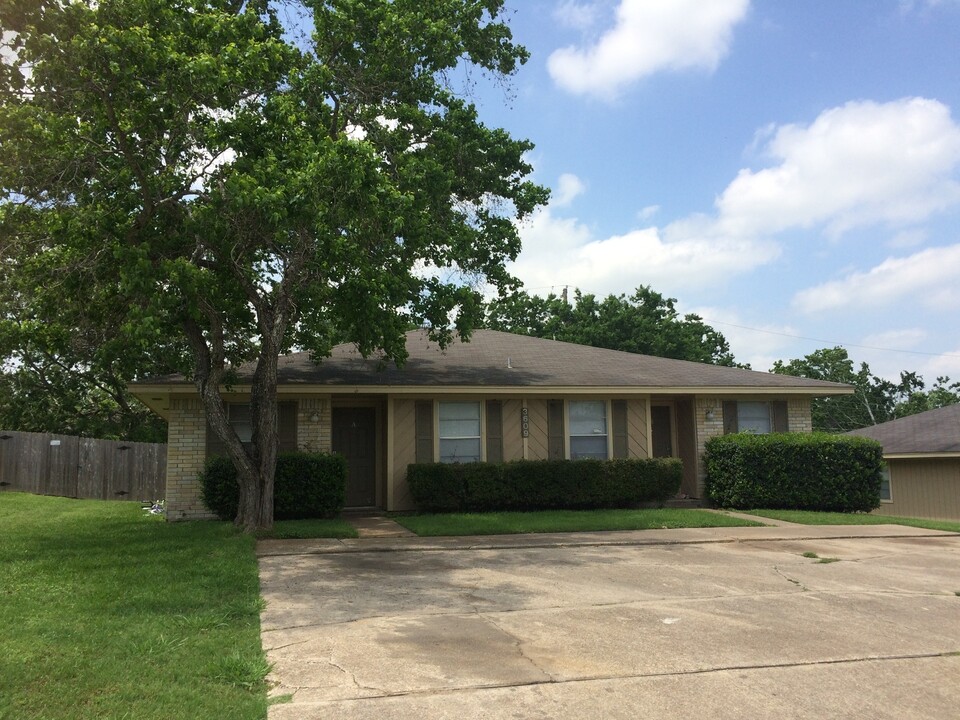 3609 Comanche St in Bryan, TX - Foto de edificio