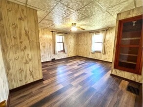 828 Cove Rd in Weirton, WV - Building Photo - Building Photo