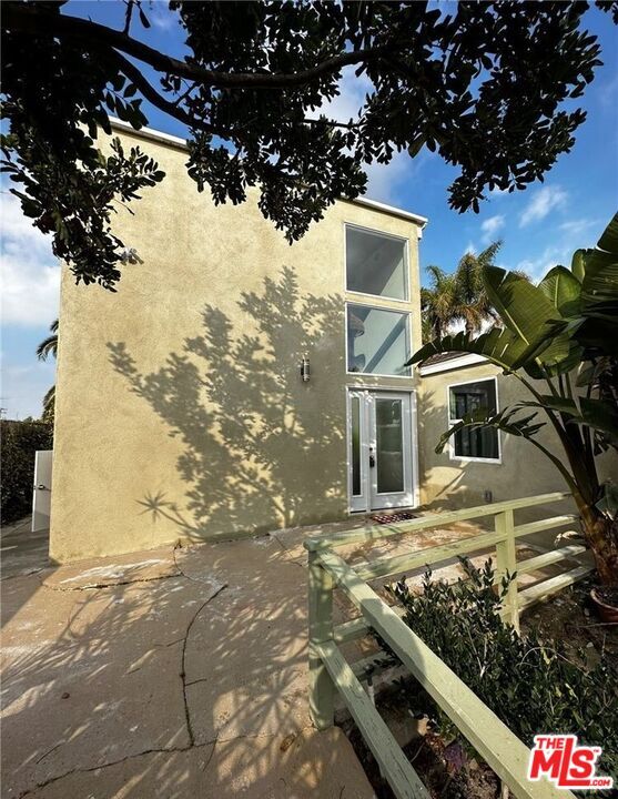 property at 665 W Palm Ave