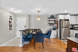 8300 Manitoba St in Los Angeles, CA - Building Photo - Building Photo