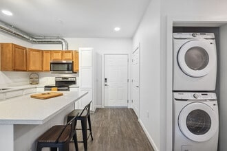 Pullman Lofts in Santa Rosa, CA - Foto de edificio - Building Photo