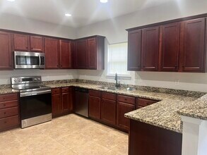 411 Serene Ct in Crestview, FL - Building Photo - Building Photo