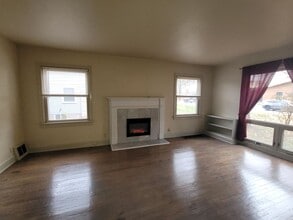 1731 Deckner Ave in Green Bay, WI - Foto de edificio - Building Photo