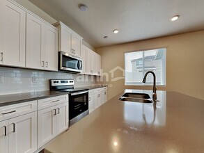 1317 E Old Mesquite St in Kuna, ID - Foto de edificio - Building Photo