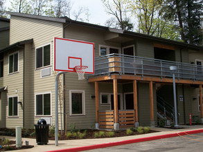 Hood River Crossing in Hood River, OR - Foto de edificio - Building Photo