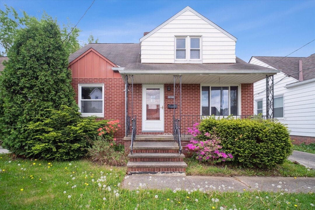20700 Goller Ave in Euclid, OH - Building Photo