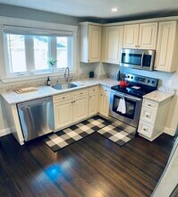 15 Sheffield Rd, Unit 1 in Boston, MA - Foto de edificio - Building Photo