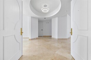 19111 Collins Ave, Unit 1102 in Sunny Isles Beach, FL - Building Photo