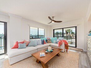 240 Sand Key Estates Dr, Unit 216 in Clearwater, FL - Building Photo - Building Photo