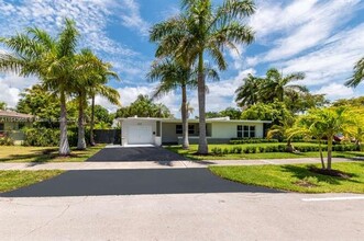 2075 S Hibiscus Dr in North Miami, FL - Foto de edificio - Building Photo