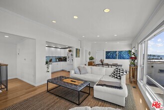 118 7th St in Manhattan Beach, CA - Building Photo - Building Photo