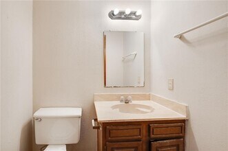 2 Brandon Hall Dr in Destrehan, LA - Building Photo - Building Photo