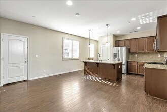 165 W Questa Trail in Tracy, CA - Building Photo - Building Photo