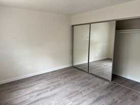 Surfside Palms Apartments in Alameda, CA - Building Photo