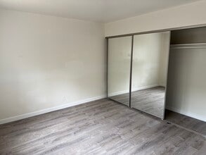 Surfside Palms Apartments in Alameda, CA - Foto de edificio - Building Photo