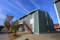 Creekside Apartments in Taft, CA - Building Photo - Building Photo