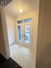 429 Kennedy Cir W in Milton, ON - Building Photo - Building Photo