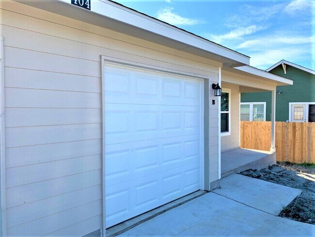 404 Sloan St-Unit -B in Taylor, TX - Building Photo - Building Photo