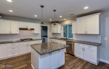 2502 E Sahuaro Dr in Phoenix, AZ - Building Photo - Building Photo