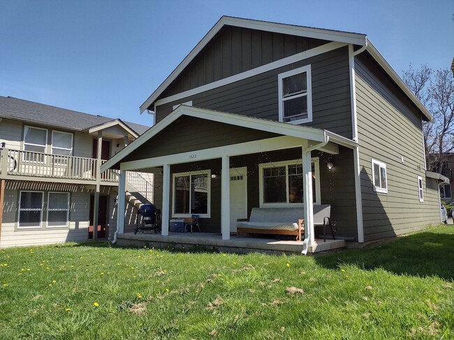 property at 1422 Lincoln St