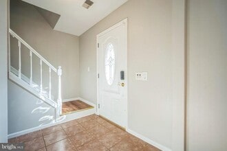 14801 Basingstoke Loop in Centreville, VA - Building Photo - Building Photo