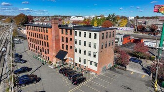 50 Ashburton St in Providence, RI - Building Photo