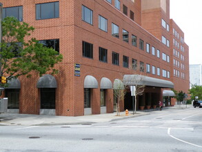 The Towers at Harbor Court in Baltimore, MD - Building Photo - Building Photo