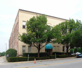 Senate Manor Apartments in Indianapolis, IN - Building Photo - Building Photo