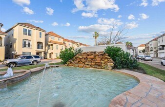 7150 Windwater Pkwy N in Houston, TX - Foto de edificio - Building Photo