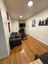 523 E 3rd St, Unit 1F in Boston, MA - Foto de edificio - Building Photo